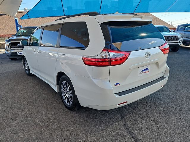 2020 Toyota Sienna XLE Auto Access Seat