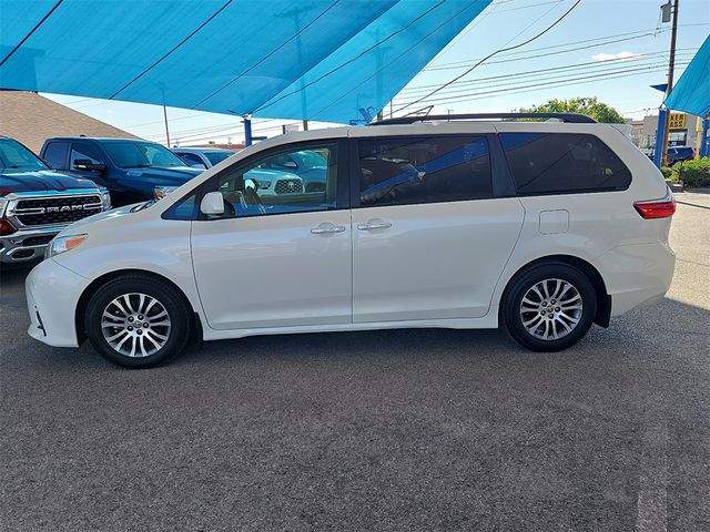 2020 Toyota Sienna XLE Auto Access Seat