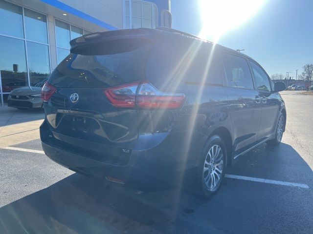 2020 Toyota Sienna XLE