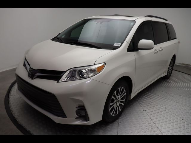 2020 Toyota Sienna XLE