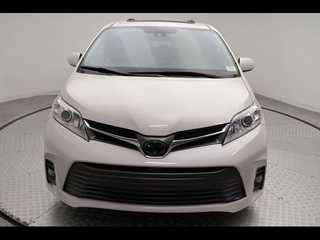 2020 Toyota Sienna XLE