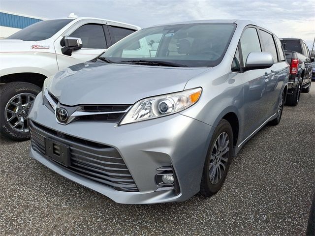 2020 Toyota Sienna XLE