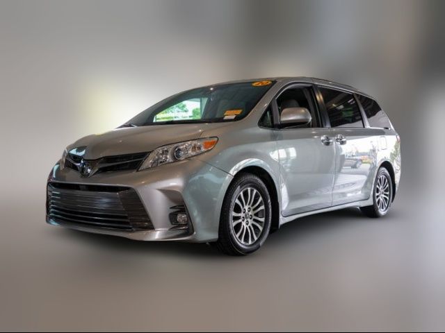 2020 Toyota Sienna XLE Auto Access Seat