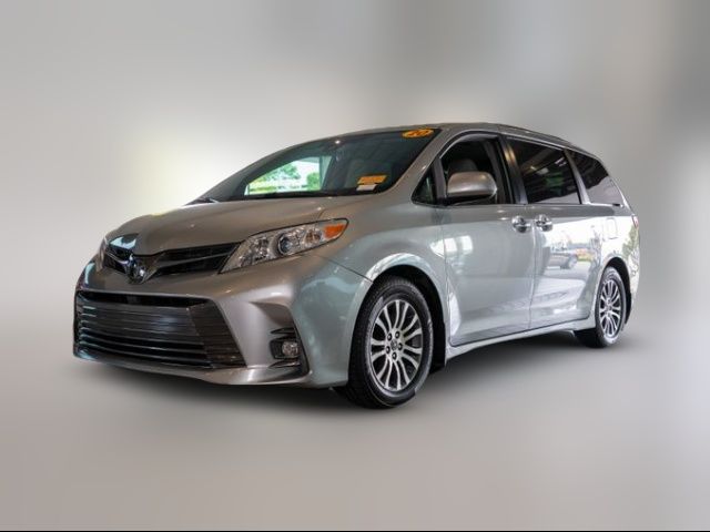 2020 Toyota Sienna XLE Auto Access Seat