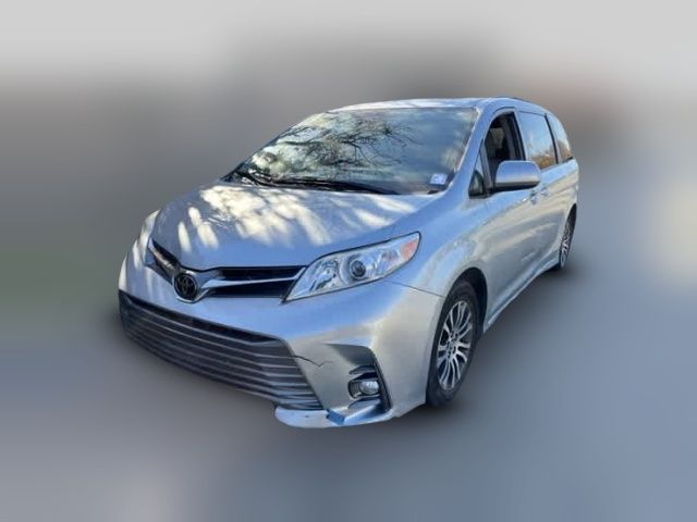 2020 Toyota Sienna XLE