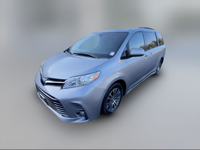 2020 Toyota Sienna XLE