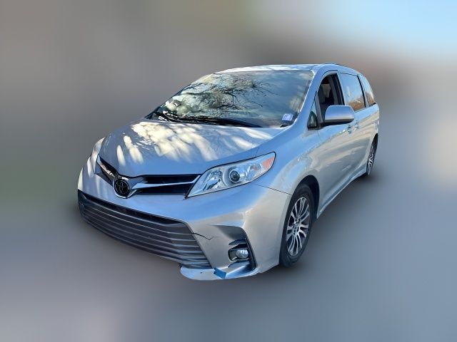 2020 Toyota Sienna XLE