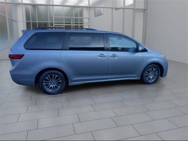 2020 Toyota Sienna XLE