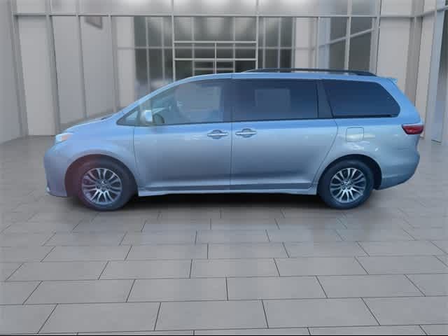 2020 Toyota Sienna XLE