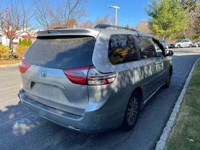 2020 Toyota Sienna XLE