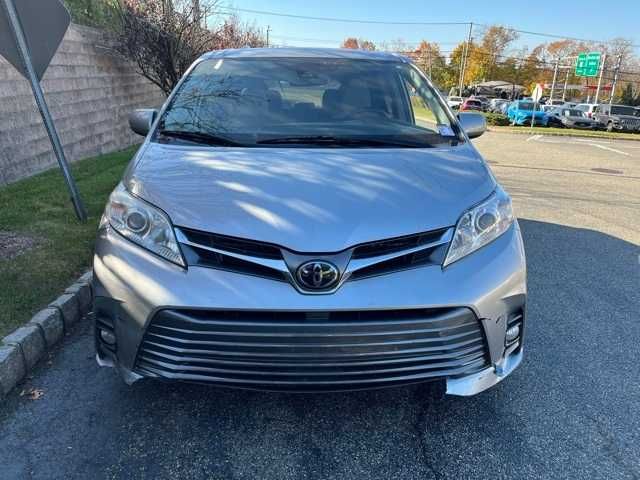 2020 Toyota Sienna XLE