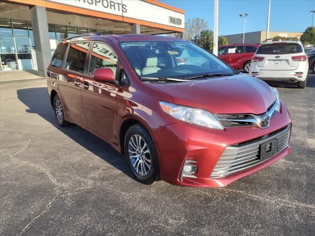 2020 Toyota Sienna XLE