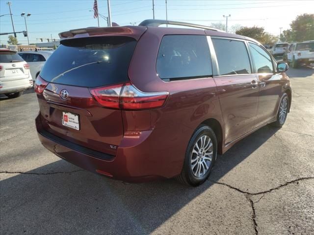 2020 Toyota Sienna XLE