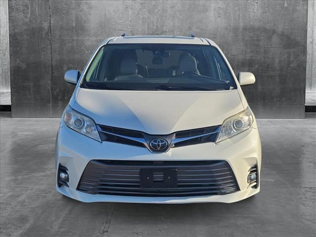 2020 Toyota Sienna XLE