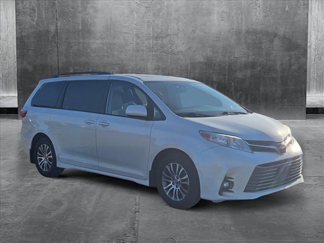 2020 Toyota Sienna XLE