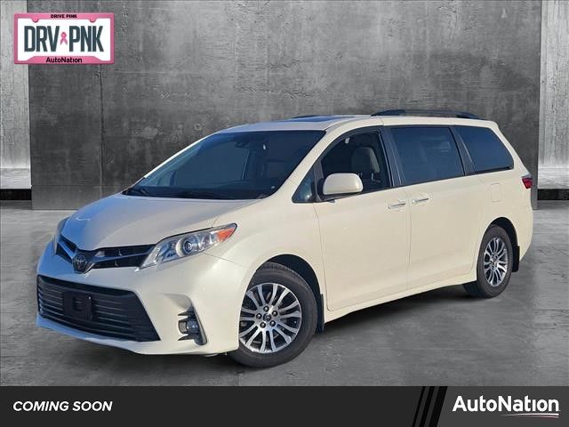 2020 Toyota Sienna XLE