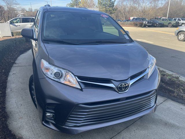 2020 Toyota Sienna XLE