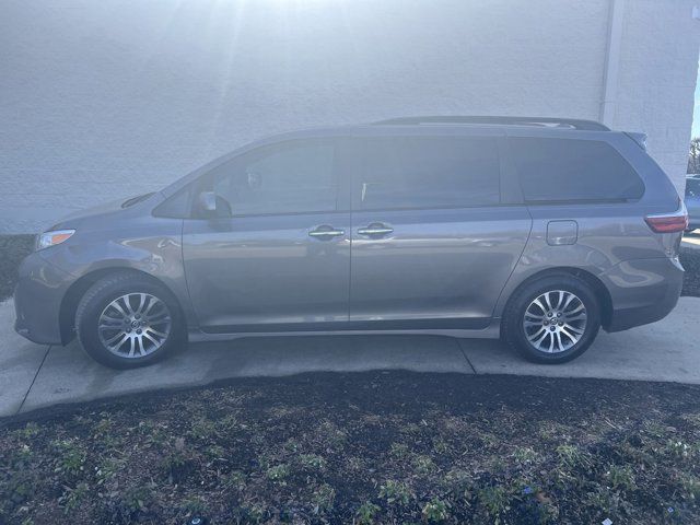 2020 Toyota Sienna XLE