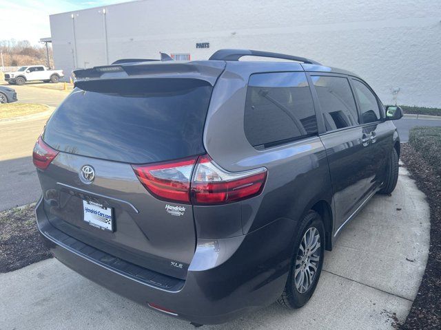 2020 Toyota Sienna XLE