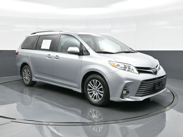 2020 Toyota Sienna XLE