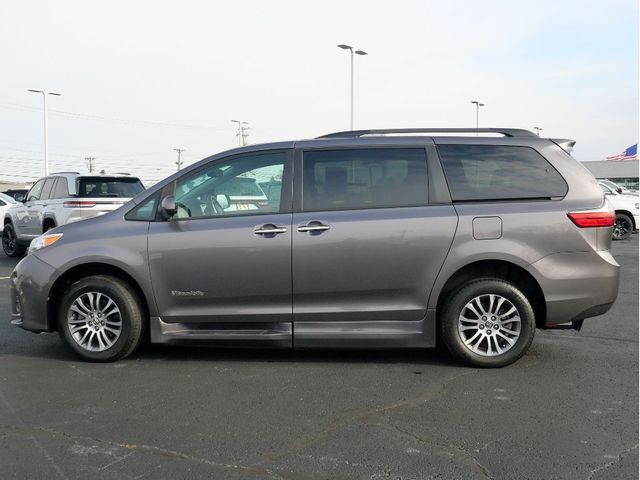 2020 Toyota Sienna XLE