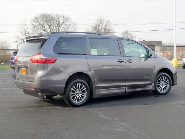 2020 Toyota Sienna XLE