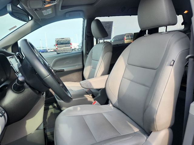 2020 Toyota Sienna XLE