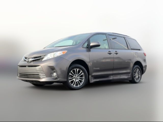 2020 Toyota Sienna XLE