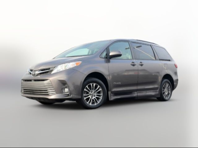 2020 Toyota Sienna XLE