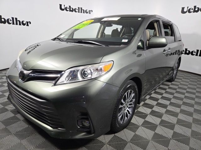 2020 Toyota Sienna XLE Auto Access Seat