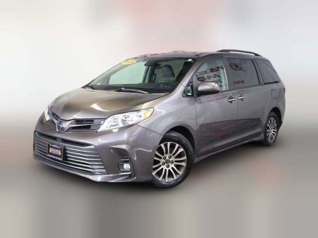 2020 Toyota Sienna XLE
