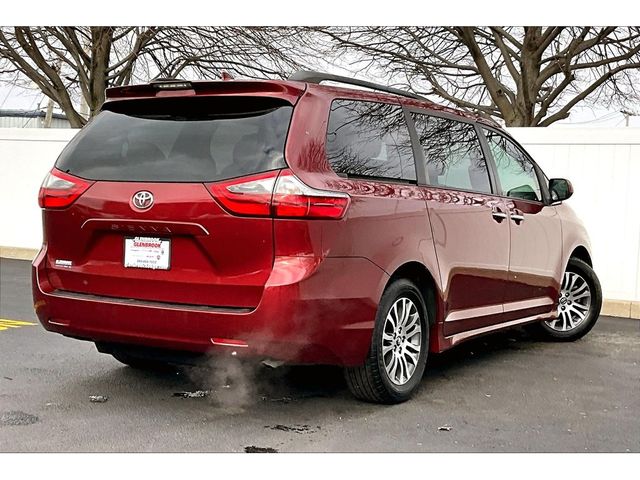 2020 Toyota Sienna XLE