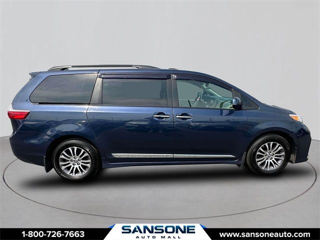 2020 Toyota Sienna XLE