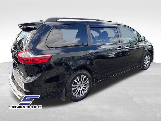 2020 Toyota Sienna XLE Auto Access Seat