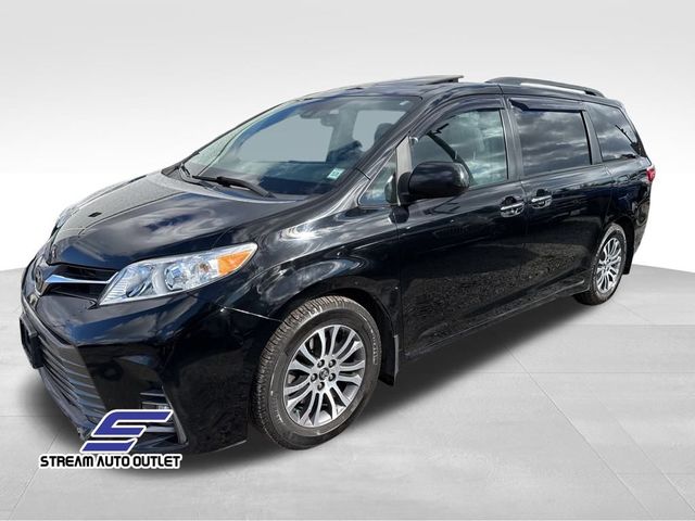 2020 Toyota Sienna XLE Auto Access Seat