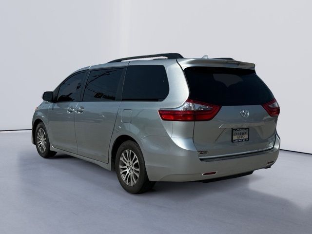 2020 Toyota Sienna XLE Auto Access Seat