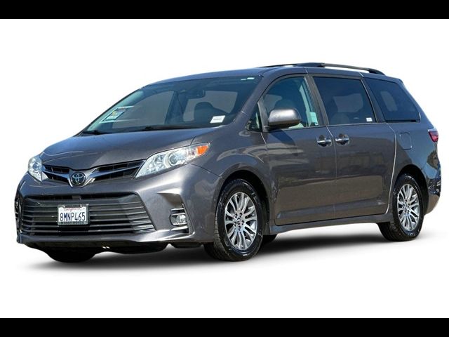 2020 Toyota Sienna XLE