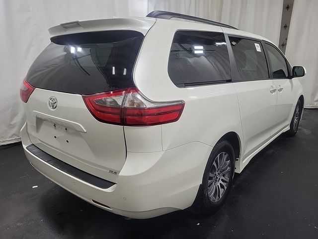 2020 Toyota Sienna XLE