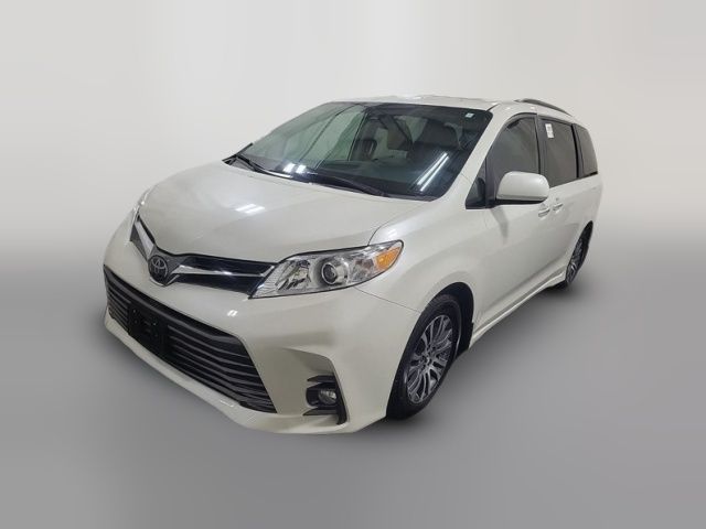 2020 Toyota Sienna XLE