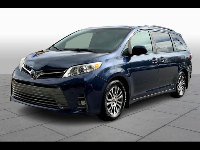 2020 Toyota Sienna XLE