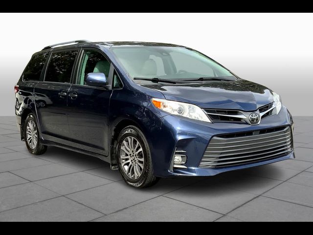 2020 Toyota Sienna XLE