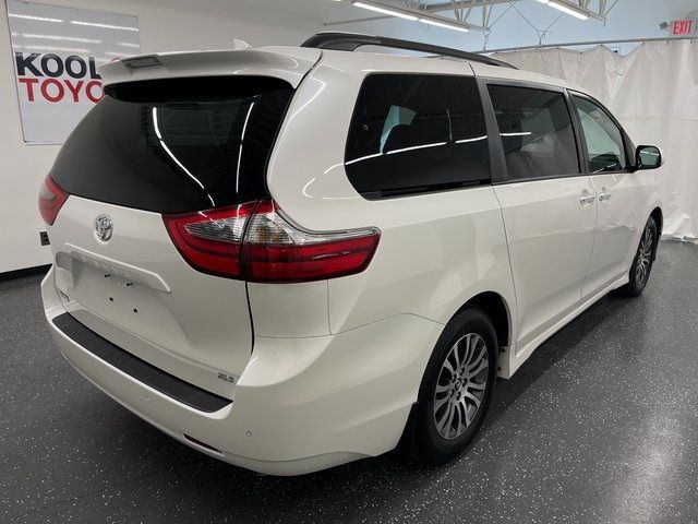 2020 Toyota Sienna XLE