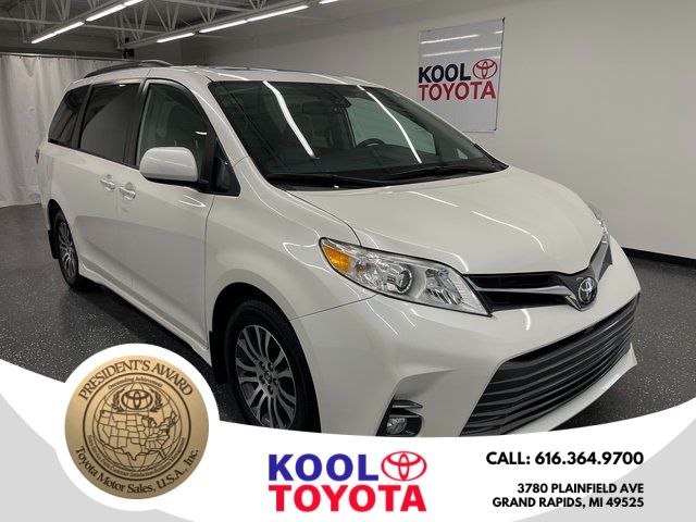 2020 Toyota Sienna XLE