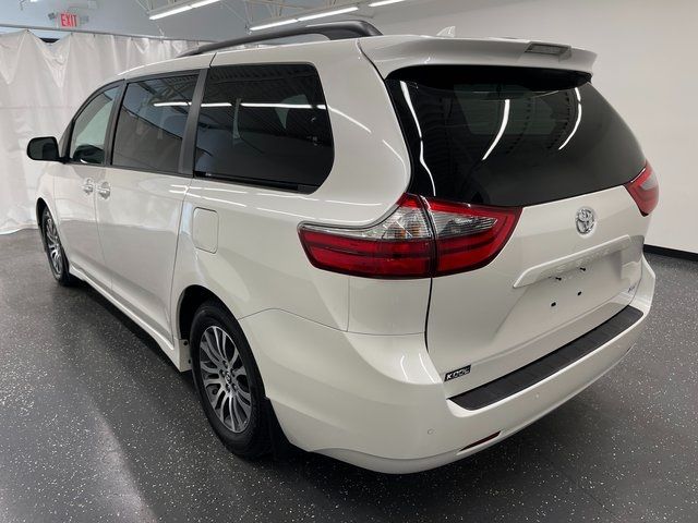 2020 Toyota Sienna XLE