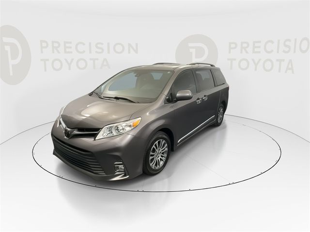 2020 Toyota Sienna XLE