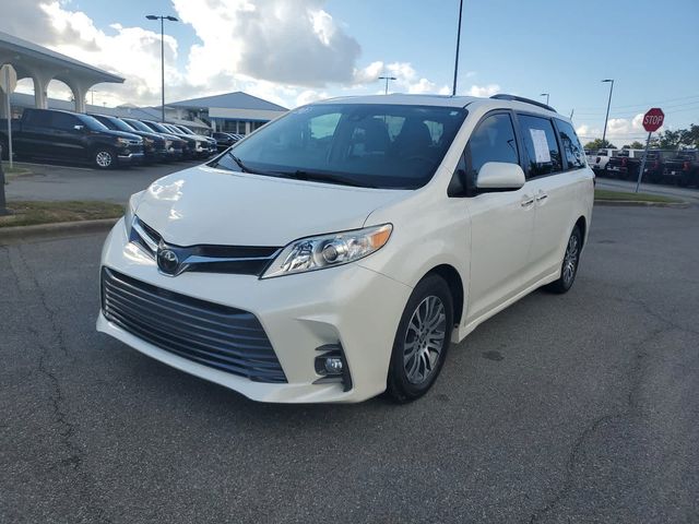 2020 Toyota Sienna XLE