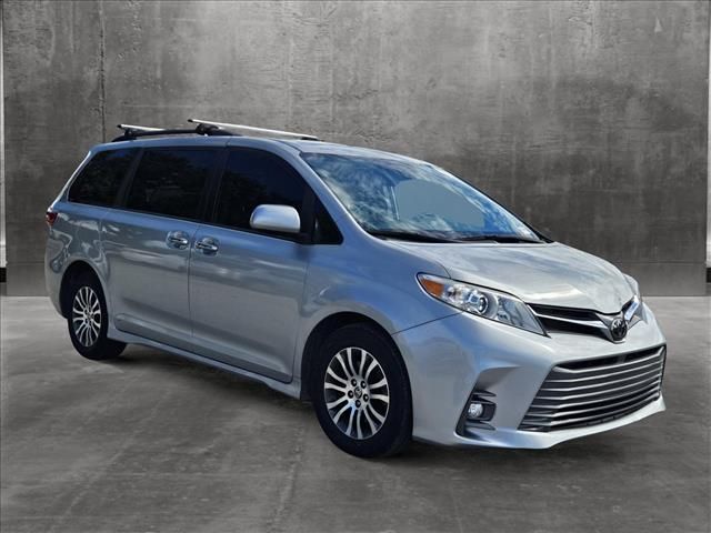 2020 Toyota Sienna XLE