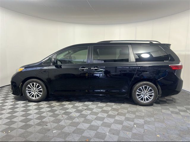 2020 Toyota Sienna XLE