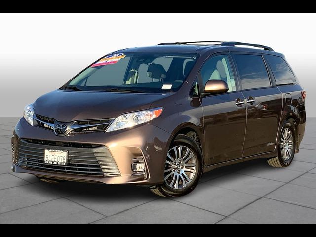 2020 Toyota Sienna XLE