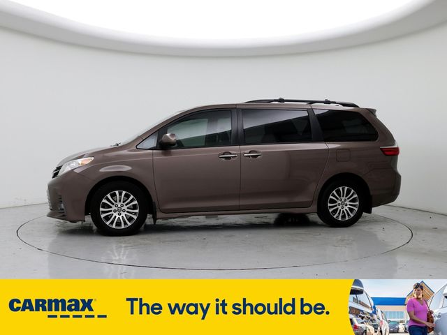 2020 Toyota Sienna XLE